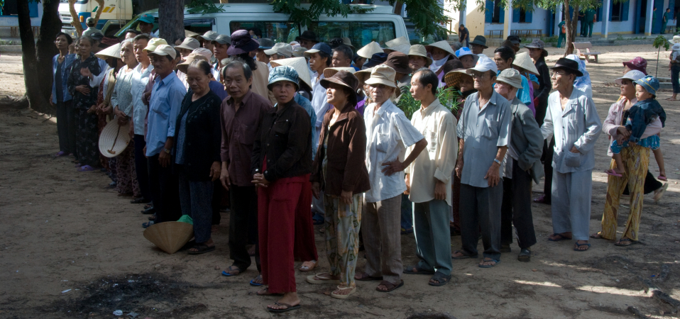 Patients-Lining-up_960x450